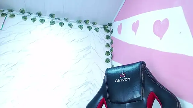 Snapshot of avaleri_cherry chatting on October 18, 2:58 am avaleri cherry online show from October 18, 2:58 am