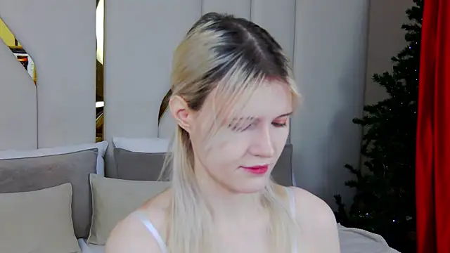 NellieLoyns online show from December 16, 5:19 pm