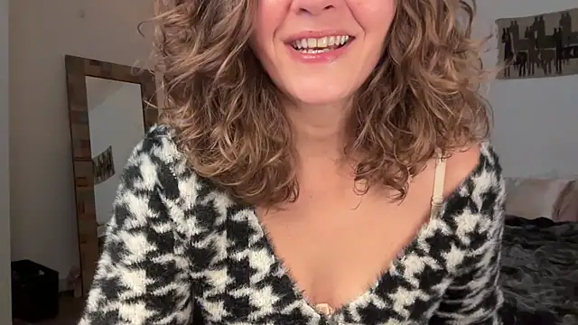 leahsparkles online show from December 5, 3:35 pm