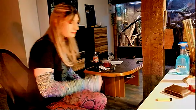 DYasmin69 online show from October 24, 7:10 pm