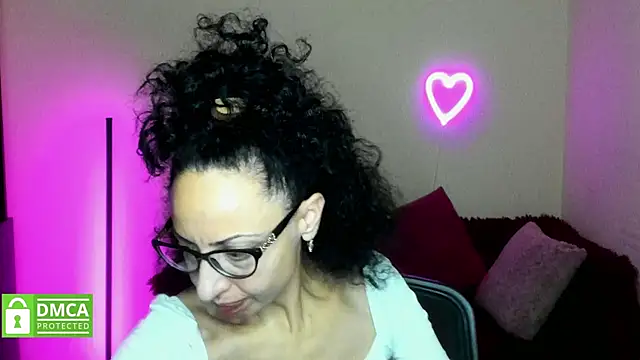 Snapshot of Arianasweety23 chatting on October 19, 5:26 pm Arianasweety23 online show from October 19, 5:26 pm