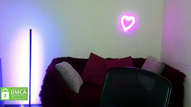 Snapshot of Arianasweety23 chatting on October 25, 11:29 am Arianasweety23 online show from October 25, 11:29 am