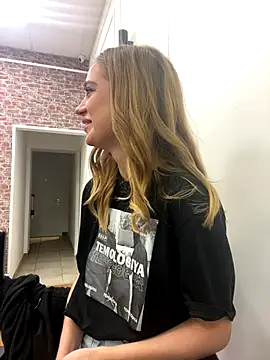 KiraMyers online show from October 16, 5:10 am