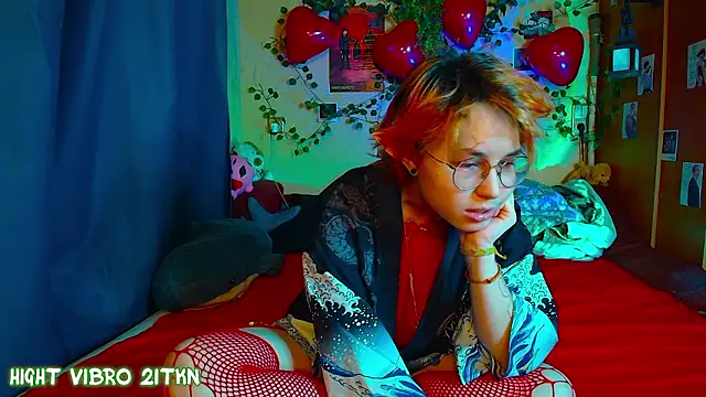 TrickyKitsune online show from February 16, 5:02 pm