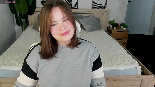 EricaElliott online show from April 23, 9:50 am