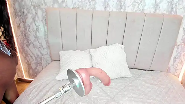 whiitneyfox online show from September 23, 11:47 pm