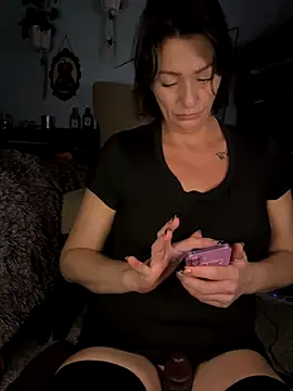 Snapshot of AlessasRoom chatting on October 21, 7:23 am AlessasRoom online show from October 21, 7:23 am