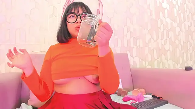 cataleyabianchi online show from October 6, 7:58 am