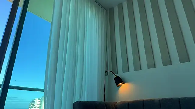 Carolyn Smith online show from September 21, 1:15 am