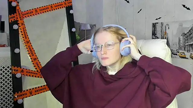 ElizabethHarpper online show from November 12, 1:58 am