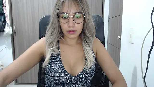 Snapshot of isabela_oh chatting on September 16, 1:13 am isabela oh online show from September 16, 1:13 am