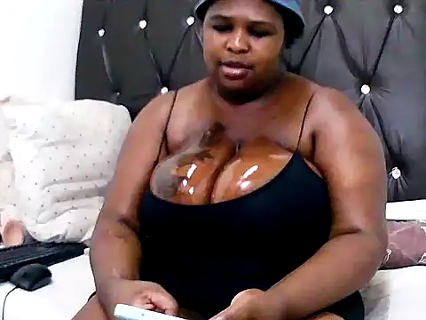 Snapshot of SexyLadyBoosxx chatting on October 15, 4:20 pm SexyLadyBoosxx online show from October 15, 4:20 pm