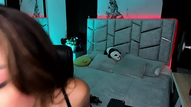 daniiphoeniixx online show from September 27, 7:43 pm