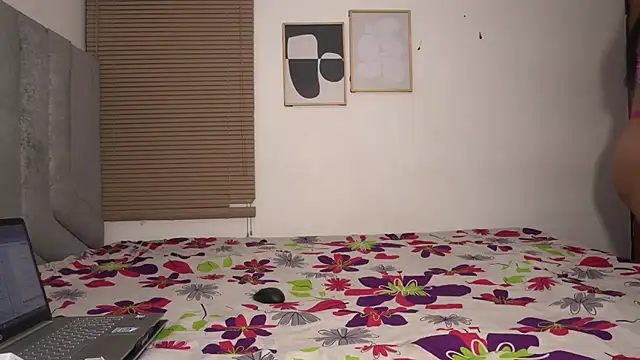 BIGFEETWOMAN99 online show from March 20, 12:32 pm