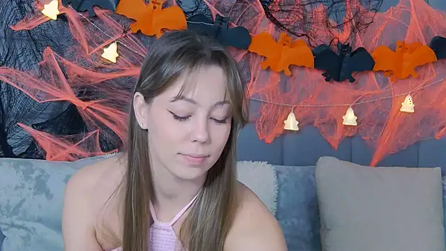 Snapshot of TheEmma chatting on November 2, 8:51 am TheEmma online show from November 2, 8:51 am