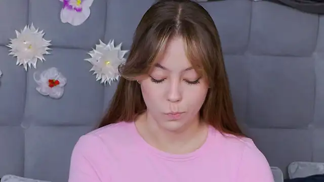 Snapshot of TheEmma chatting on September 19, 7:29 am TheEmma online show from September 19, 7:29 am