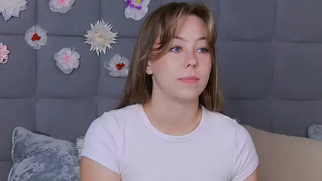 Snapshot of TheEmma chatting on September 26, 6:33 am TheEmma online show from September 26, 6:33 am