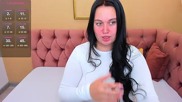 Snapshot of GloriaBates chatting on October 6, 1:33 am GloriaBates online show from October 6, 1:33 am