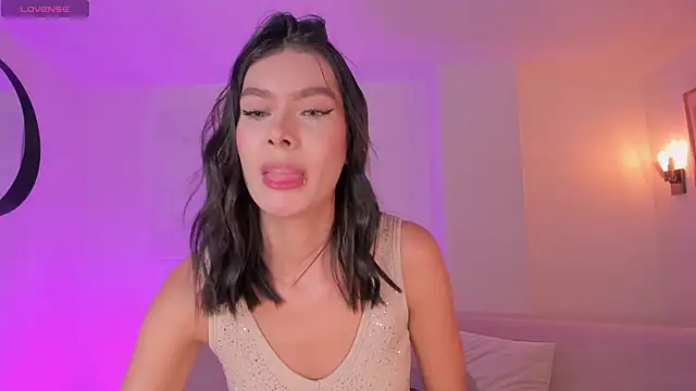 NiaSalvatore online show from April 16, 7:24 pm