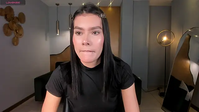 NiaSalvatore online show from February 6, 3:21 am