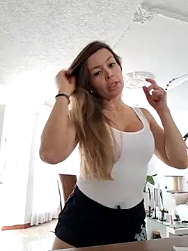 Snapshot of karina_warthon chatting on October 23, 5:41 pm karina warthon online show from October 23, 5:41 pm