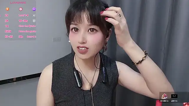 Snapshot of Lucky-xiuxiu chatting on October 2, 3:50 pm Lucky-xiuxiu online show from October 2, 3:50 pm