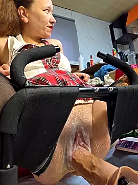 Snapshot of zasmin3 chatting on October 28, 12:16 am zasmin3 online show from October 28, 12:16 am