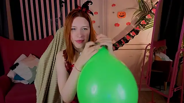 Snapshot of Mikka_Blush chatting on October 25, 11:33 pm Mikka Blush online show from October 25, 11:33 pm