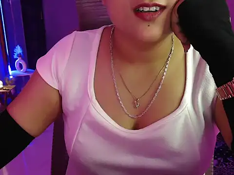 Snapshot of Mitikaa chatting on September 15, 2:36 pm Mitikaa online show from September 15, 2:36 pm