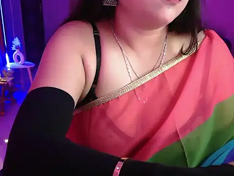 Snapshot of Mitikaa chatting on September 10, 2:39 pm Mitikaa online show from September 10, 2:39 pm