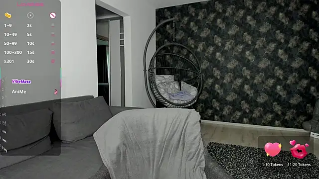 Snapshot of NNNoire chatting on October 1, 11:04 am NNNoire online show from October 1, 11:04 am