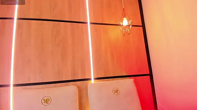 Snapshot of ashlyn_parker chatting on October 21, 8:02 pm ashlyn parker online show from October 21, 8:02 pm