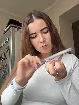 Snapshot of mewKate chatting on October 11, 8:30 am mewKate online show from October 11, 8:30 am