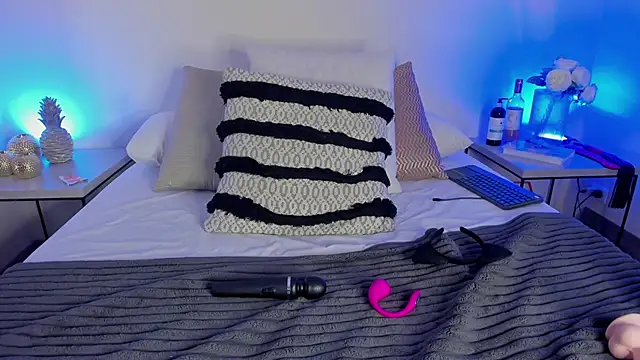 Snapshot of Blue_Angell chatting on September 21, 1:59 am Blue Angell online show from September 21, 1:59 am