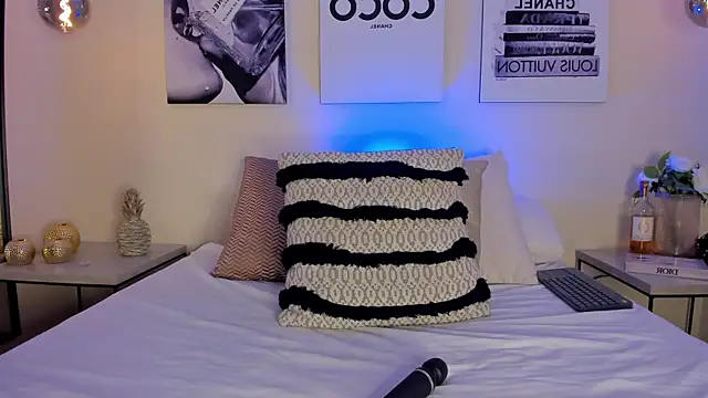 Snapshot of Blue_Angell chatting on September 25, 12:21 am Blue Angell online show from September 25, 12:21 am