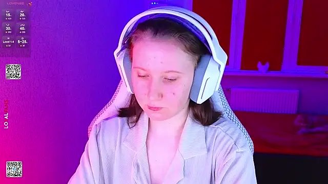 mon lola online show from February 17, 3:44 pm