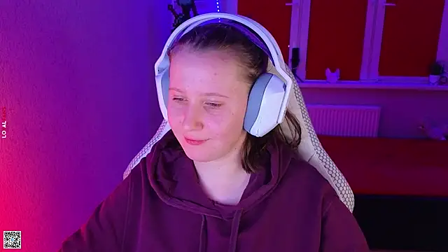 mon lola online show from October 24, 3:30 pm