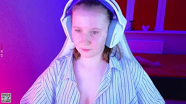 mon lola online show from November 22, 2:20 pm