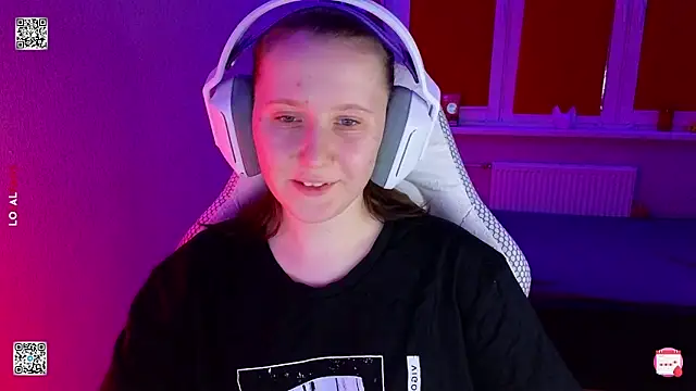 mon lola online show from March 22, 4:57 pm