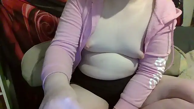 AverageRose online show from June 24, 5:01 pm