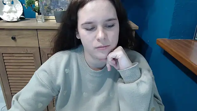 mini girly online show from December 19, 2:20 pm