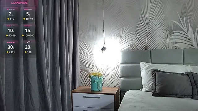 Snapshot of Emma_plux chatting on September 24, 8:13 am Emma plux online show from September 24, 8:13 am