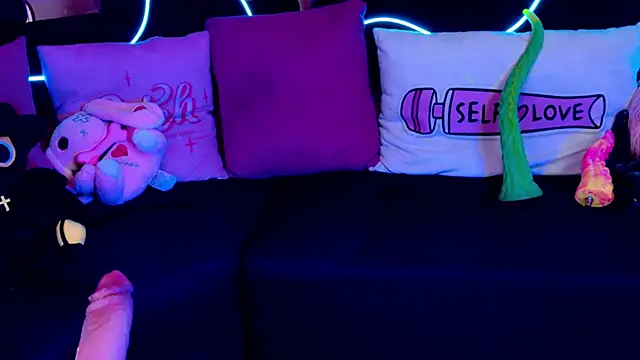 LaytonBox online show from September 22, 2:15 pm