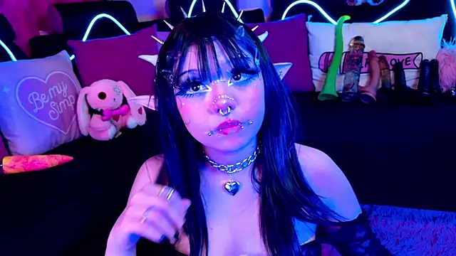 LaytonBox online show from September 18, 2:59 pm