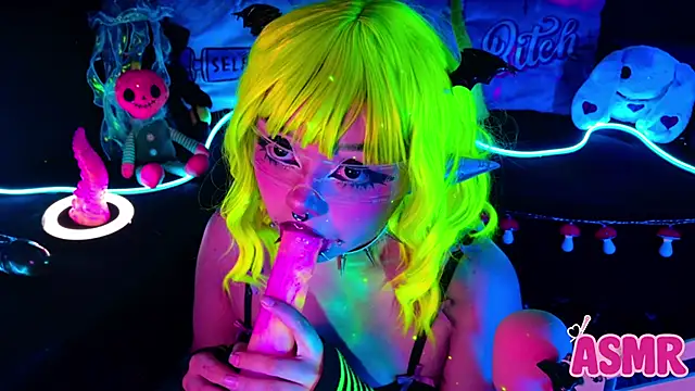 LaytonBox online show from October 10, 1:38 pm