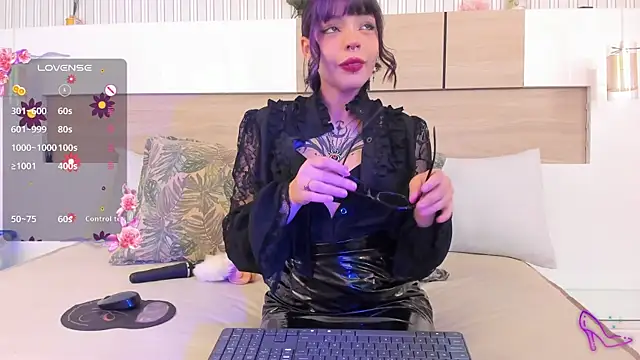 KithenCaos online show from September 9, 3:34 pm