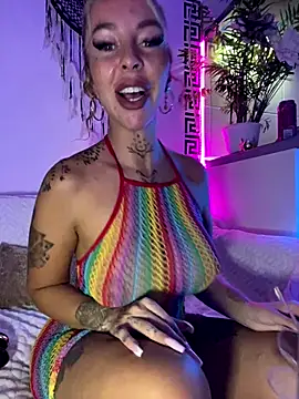 Snapshot of CheekyChels chatting on October 9, 9:19 pm CheekyChels online show from October 9, 9:19 pm