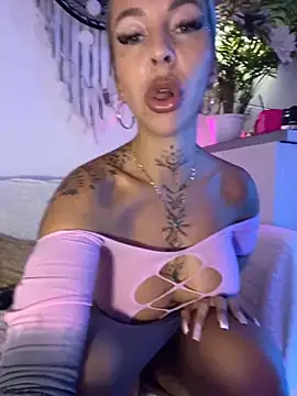 Snapshot of CheekyChels chatting on October 3, 4:23 pm CheekyChels online show from October 3, 4:23 pm