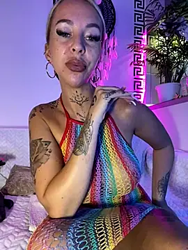 Snapshot of CheekyChels chatting on October 2, 4:12 pm CheekyChels online show from October 2, 4:12 pm