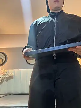 chelsea bolton  online show from April 15, 12:49 pm